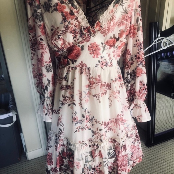 Beautiful floral print bell sleeve peekaboo dress hippy pink pretty😍🥰😍🥰😍🥰 - Picture 1 of 2
